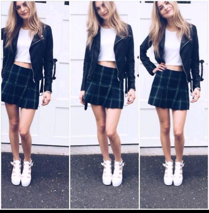 How do you like your girlfriend to dress?