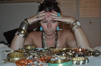 Girls, do you like to wear accessories?