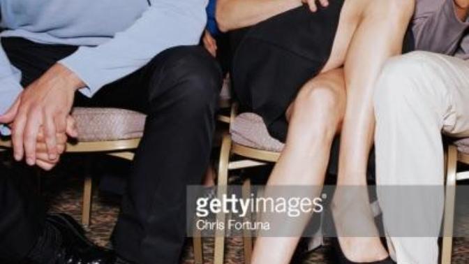 Does it matter which way a girl crosses her legs when sitting next to you?