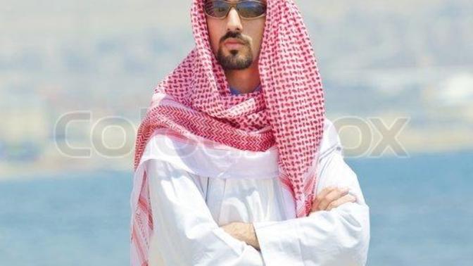 Would you date a Muslim guy who always wore his traditional clothes?