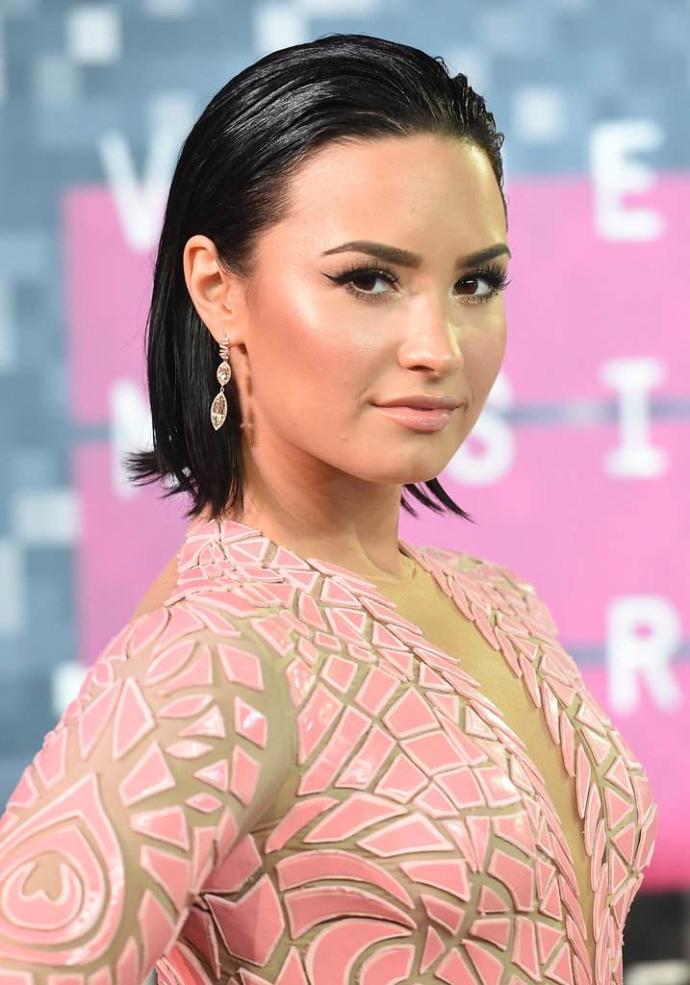 Which one is the hottest celebrity female singer?