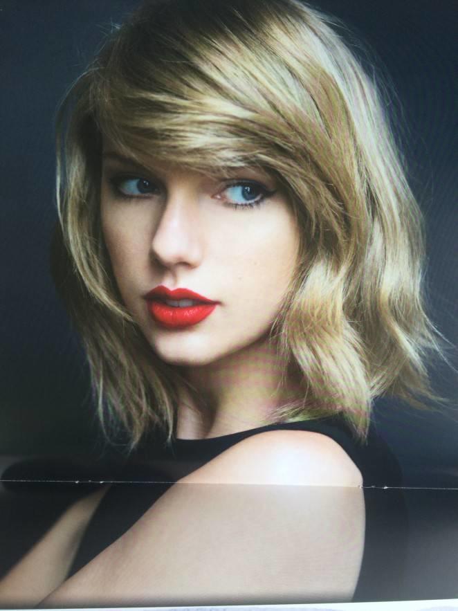 Which one is the hottest celebrity female singer?