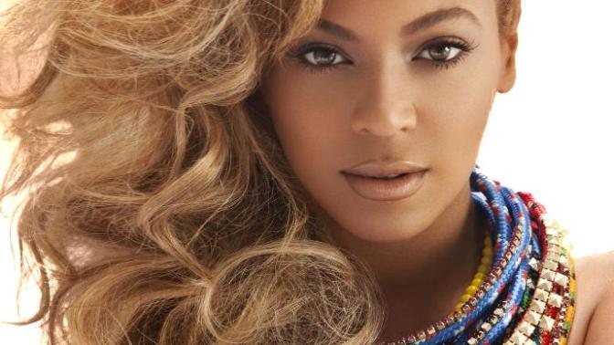 Which one is the hottest celebrity female singer?