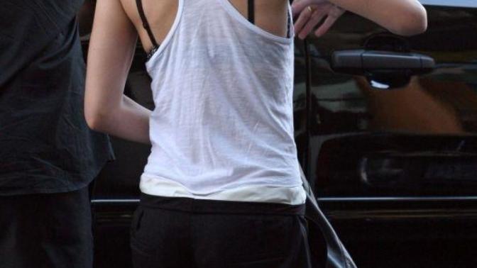 Ladies, what are your thoughts on other woman who have racerback shirts/tanks but regular bra straps showing? (Pic included) Guys what do you think?