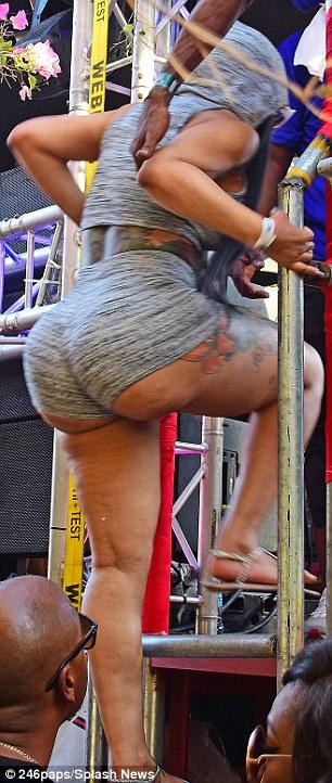 Amber Rose or Blac Chyna? Battle of the cellulite, who has more?