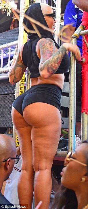 Amber Rose or Blac Chyna? Battle of the cellulite, who has more?