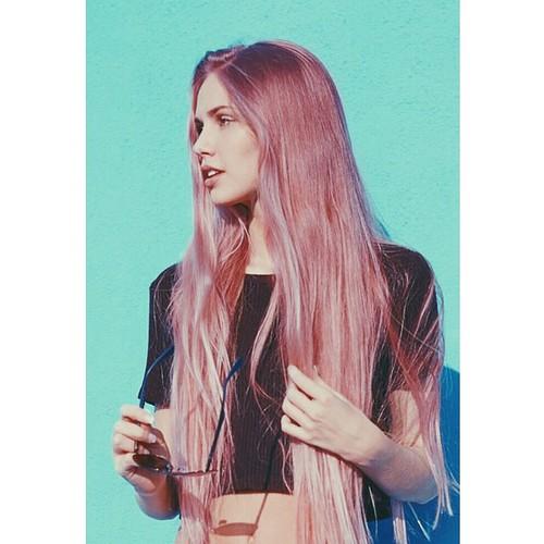Who agrees with me. the best looking hair color on girls is pink! ?