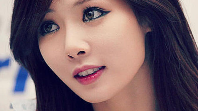 Kpop girl series #2: How beautiful do you think this woman is and do you know her?