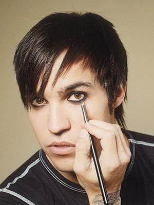 Guyliner, Hot or Not ?