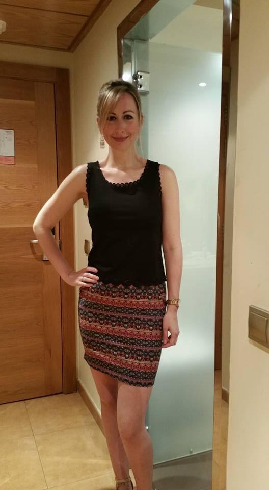 What clothes size do I look and what body shape please?