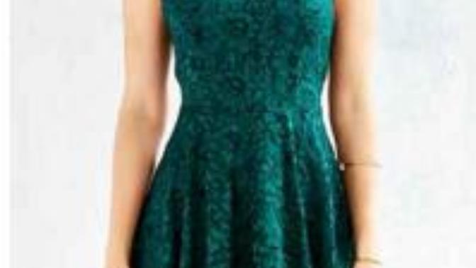 Would a dark green dress go well with silver shoes and accessories?