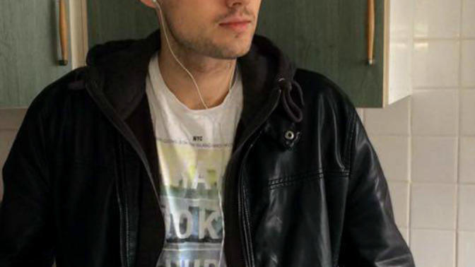 Girls, Which is the better photo for a dating site and should I ditch any?