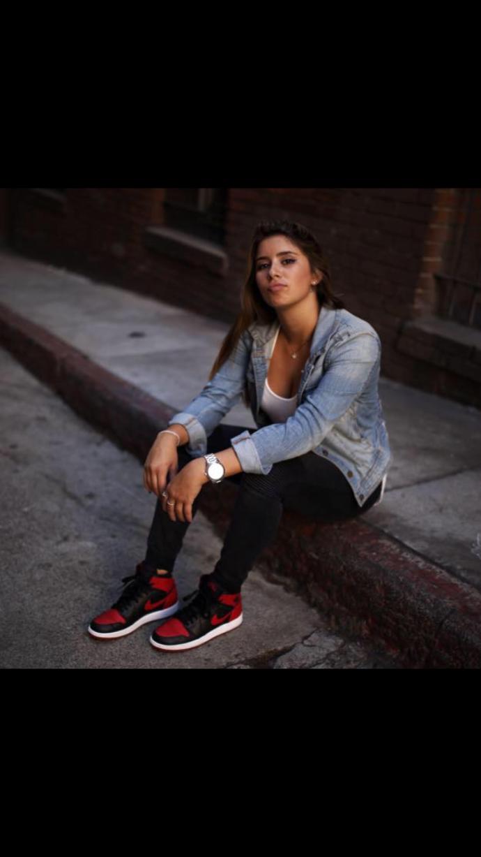 Girls, How do I talk to this girl?