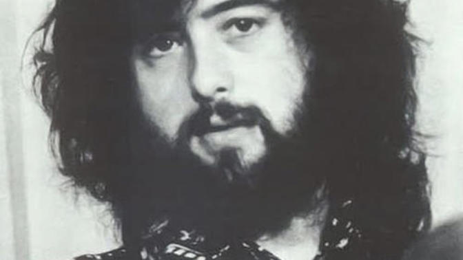 I feel like I'd look like a hobo if I had a beard with long hair, but he doesn't? Pictures?