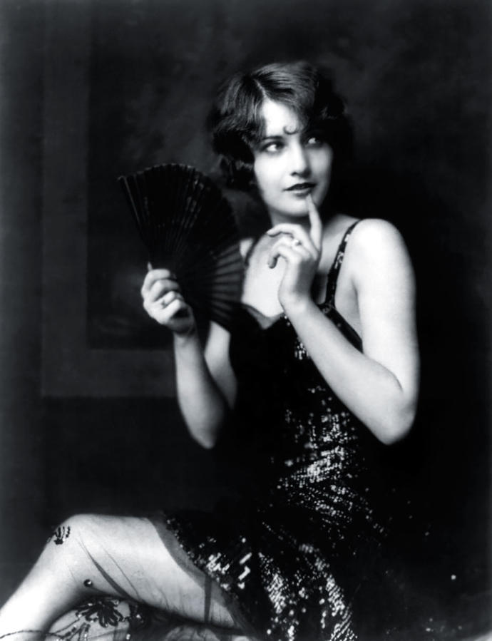 Does anyone else find 1920s style of women beautiful?