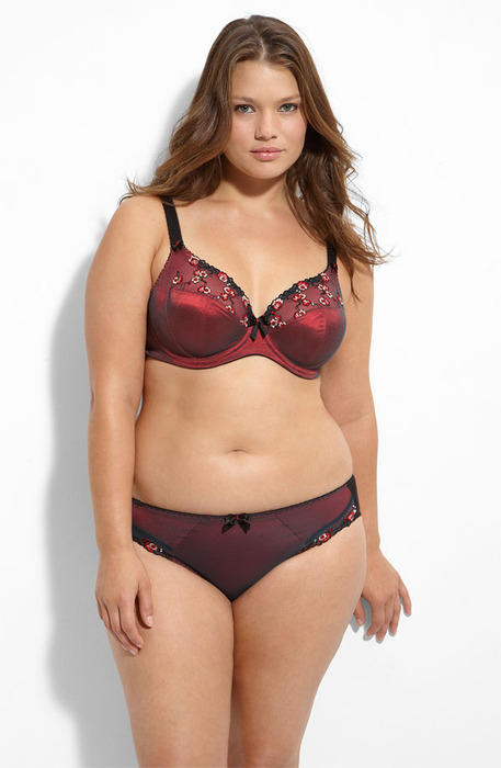 Curvy Plus Size Girls?! Do We Have A Chance With A Guy?