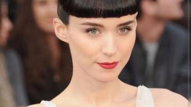Guys, Guys Only : What do you think that girl with bangs above her eyebrows? Do you like it or prefer no bangs?