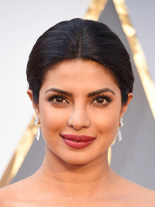 Which actress is more attractive? (Asking GIRLS and GUYS)?