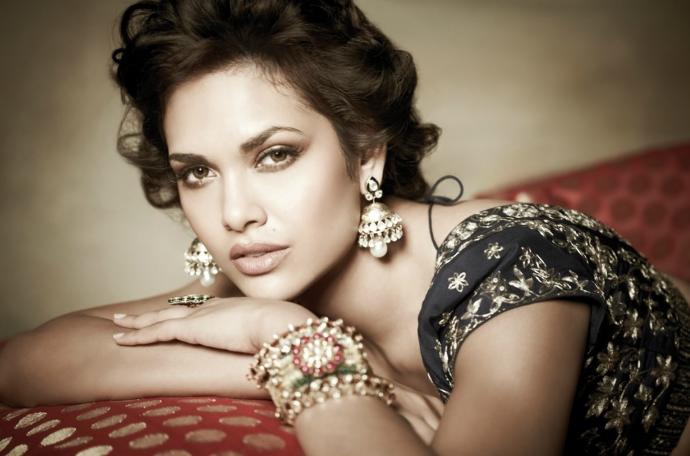 Which actress is more attractive? (Asking GUYS and GIRLS)?