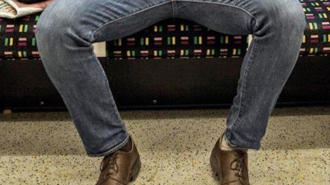 Do women really find manspreaders attractive?