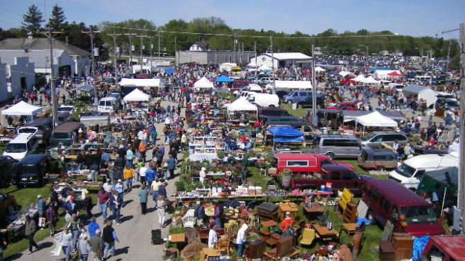 Girls, do you think a date to a Flea Market sounds like a fun idea?