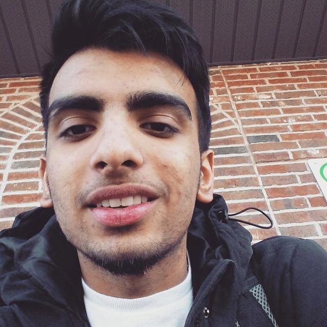 Which guy, out of the 2, is betterr looking?