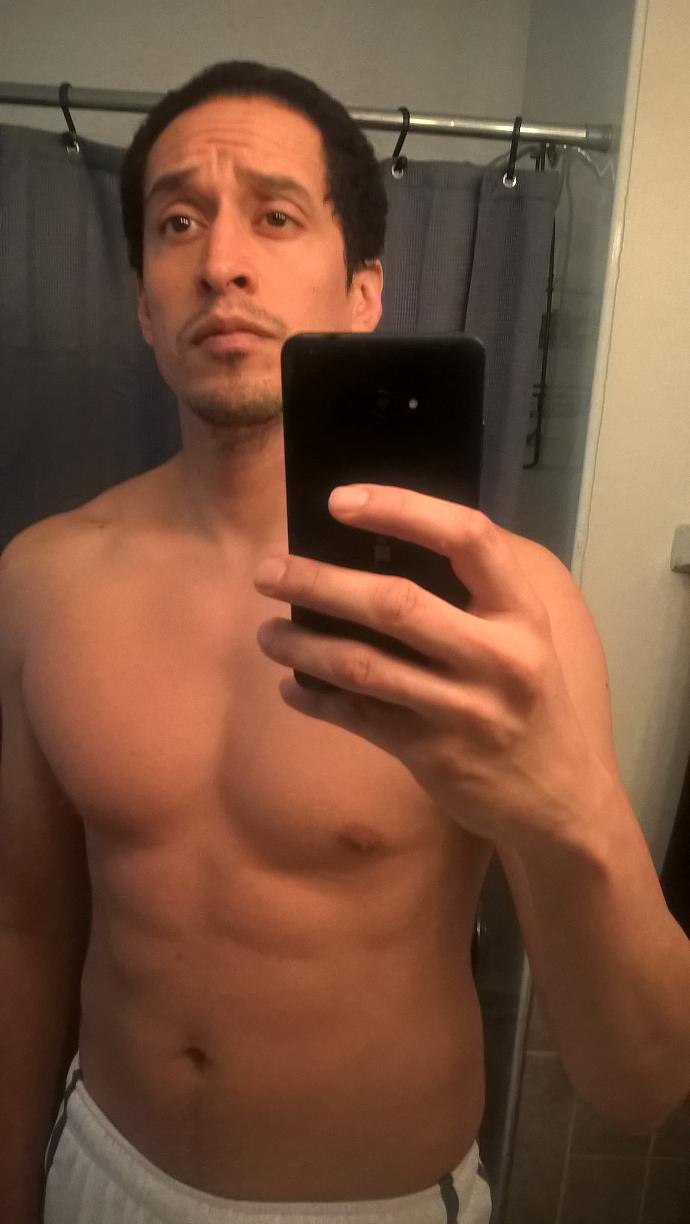 Girls, Should I put a shirtless pic on tinder if I'm looking for a fit girl but not a hook-up? Any other advice?