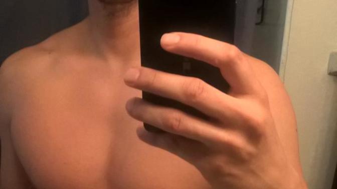 Girls, Should I put a shirtless pic on tinder if I'm looking for a fit girl but not a hook-up? Any other advice?