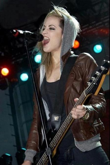 Guys, do you find female bass players attractive?