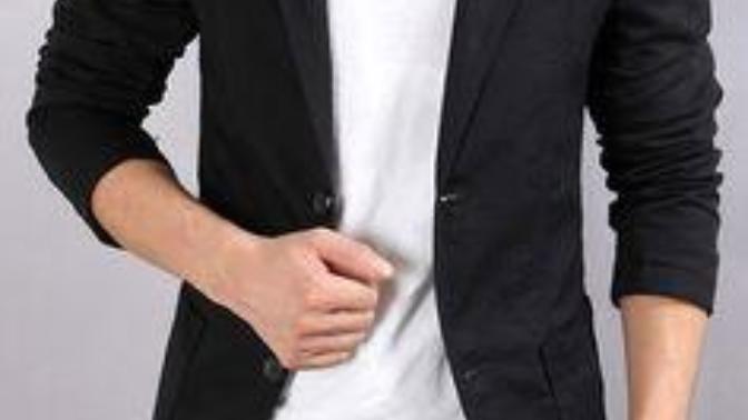 What you think about this blazer pair with skinny jeans, a white t-shirt, vans or converse, and aviator sunglasses?