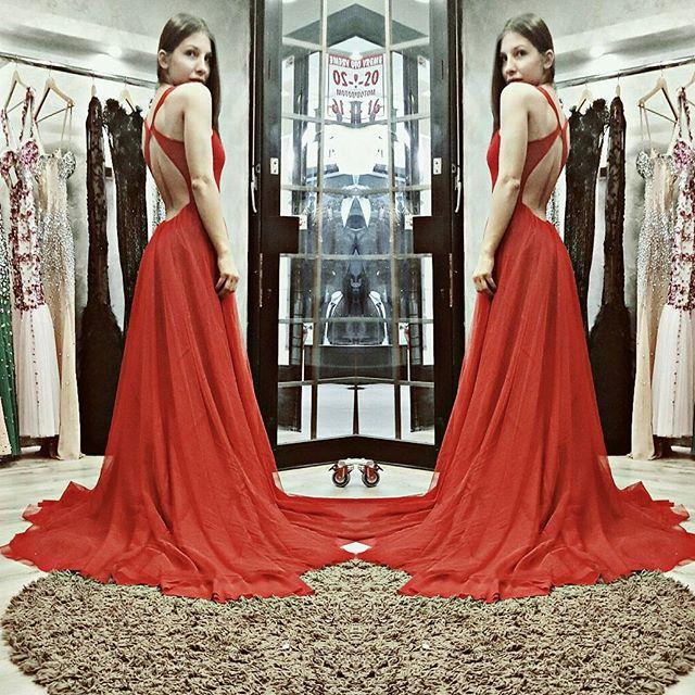 Guys and Girls, which of these very glam prom dresses is the best? VERY VERY GORGEOUS DRESSES!!! ?