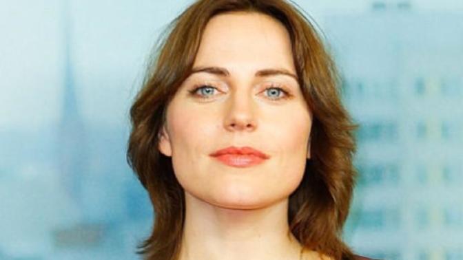 What do you guys think of the Super white woman jawline?