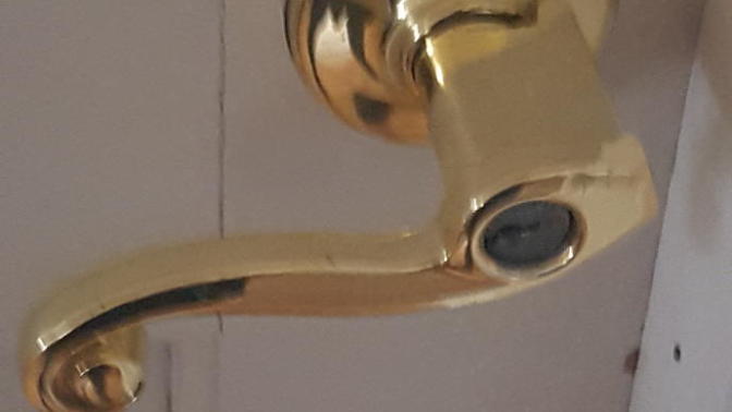 How to open this wit out a key?