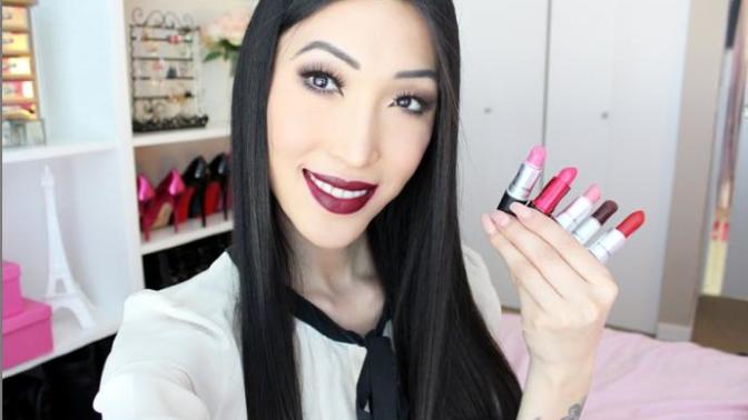Men and bi girls would you make love with Julie?