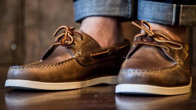 Is it criminal to wear top-sider shoes without socks?