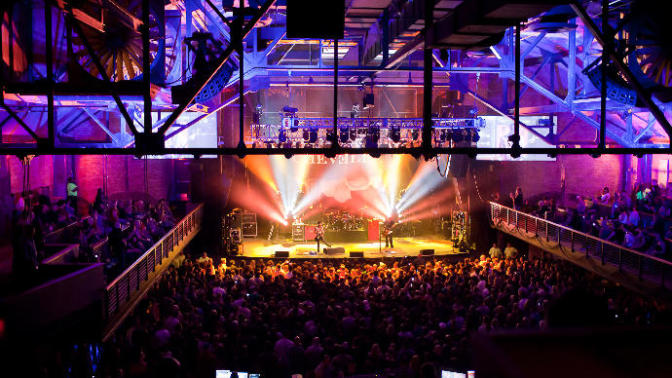 Guys, how would you pick up girls at a loud, busy club venue (with a bar) during a concert?