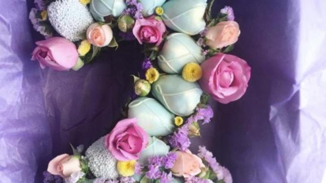 I REALLY want to make this masterpiece. Can anyone please help with how to do it 🌸🌺🍓?