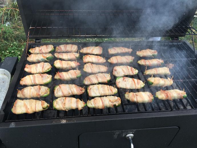 Who's hungry ? Food is on ?