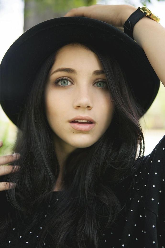 What do you think emily rudd's style is called? And where can I buy clothes like this?(Pics includet)?