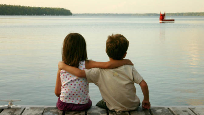 What does it mean when a guy put his arm around your waist?