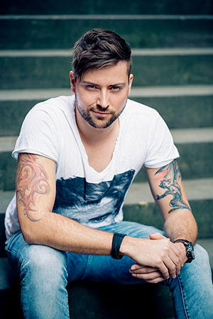 Do you think Felix von Jascheroff is hot? And do you know any of this type of guys?