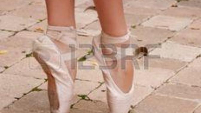 How do ballerinas dance on their tiptoes like this?