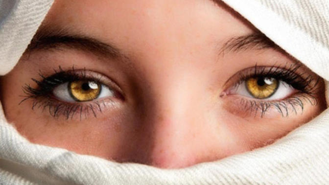 What does it mean to have piercing eyes?