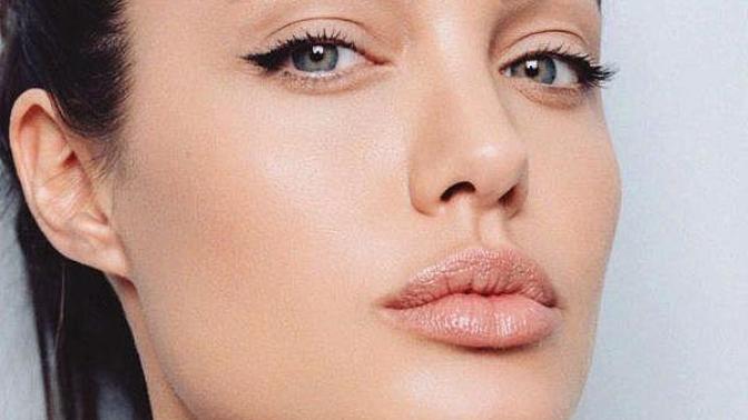Guys do you think eyeliner looks sexy?