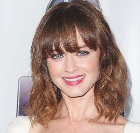 Front/fringe bangs on girls, yes or no? Opinions?