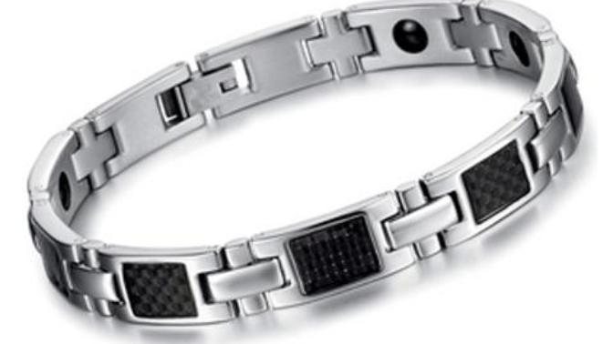 Guys/Girls, Do you wear bracelets/bangles?