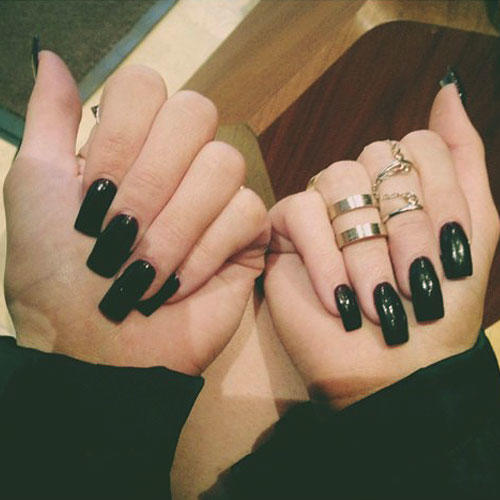 Are black nails trending in 2016? If not, what colors are?