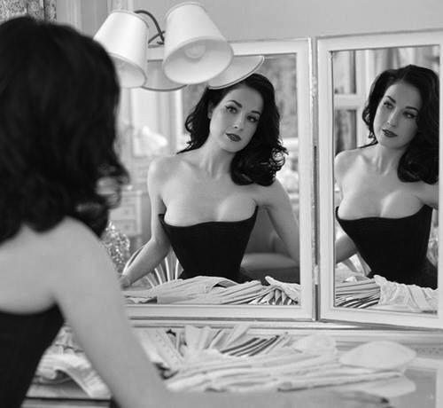 Guys, Would it bother you if your girlfriend was a burlesque dancer and do you think it's sexy?