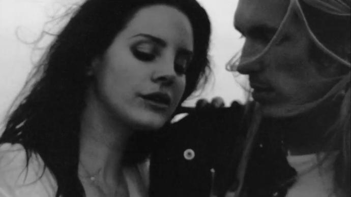Would you like to be in a relationship like this when you were 18-23 years old ?