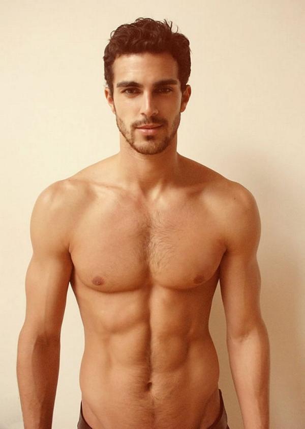Do you prefer a guy who is skinny or muscular?